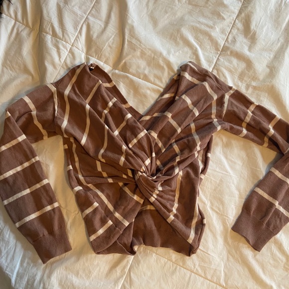 Windsor - open back sweater - Picture 2 of 2